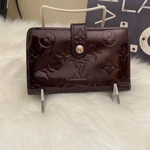 🌸 Authentic Louis Vuitton  Vernis Wallet